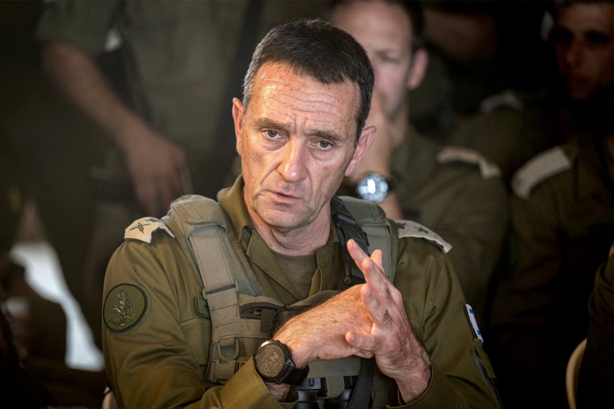 헤르지 할레비 이스라엘 육군 참모총장이 레바논 국경지역에서 연설하고 있다  / 사진=AFP