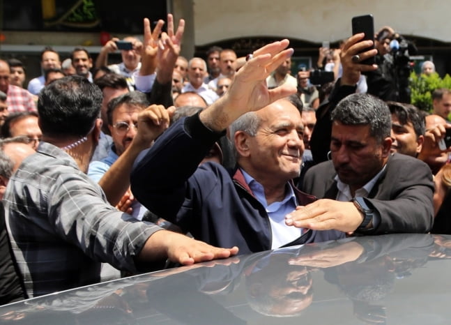 이란 대선서 1위를 차지한 마수드 페제시키안. 사진=EPA