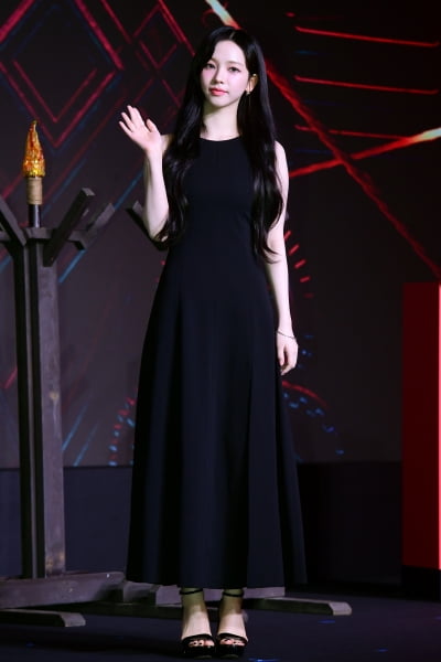 [포토] 에스파 카리나, '블랙 드레스 입고 우아하게~'