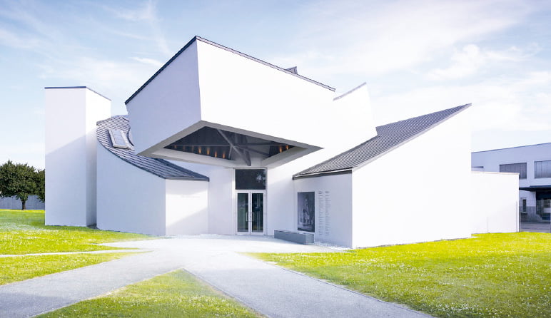 캐나다 출신 건축 거장 프랭크 게리는 60세가 돼서야 처음 유럽에 진출했다. 첫 작품이 비트라 캠퍼스의 ‘비트라 디자인 뮤지엄’(1989)이다.  비트라 제공  