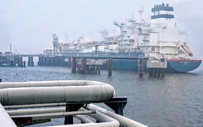 "천연가스 수요 급증"…LNG 사업 확장하는 에너지 대기업들