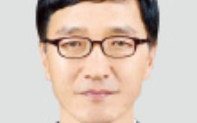 국립중앙도서관장에 김희섭 교수