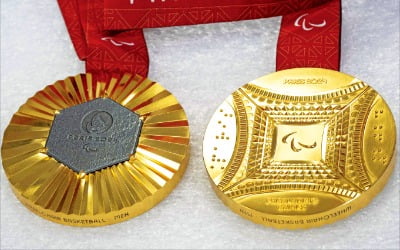[포토] 파리올림픽 금메달 공개…영광의 주인공은