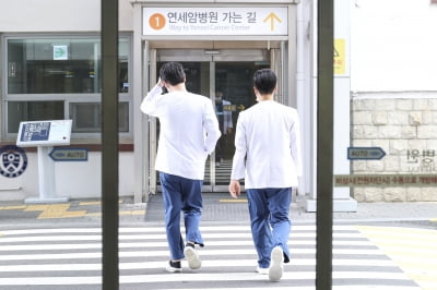 정부, 전공의 사직서 받아들일까...의정 갈등이후 처음