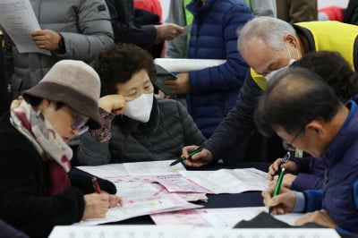 쓸쓸한 60년대생, 3명 중 1명은 고독사 우려…이중부양 월 평균 164만원 지출