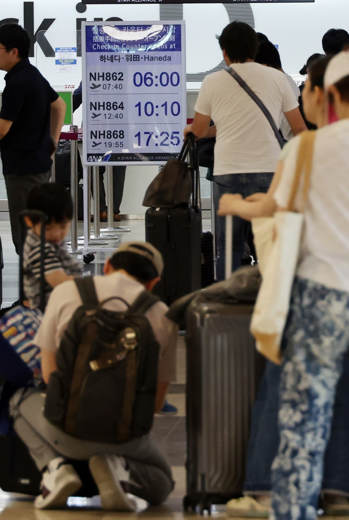 지난 6월 21일 김포공항에서 일본행 승객들이 출국 수속을 하고 있다. 올해 1∼5월 한국과 일본을 오간 항공 승객 수가 1천15만6796명으로 역대 최다를 기록했다. 작년 동기 대비 46.2% 증가한 수치다. 사진=연합뉴스