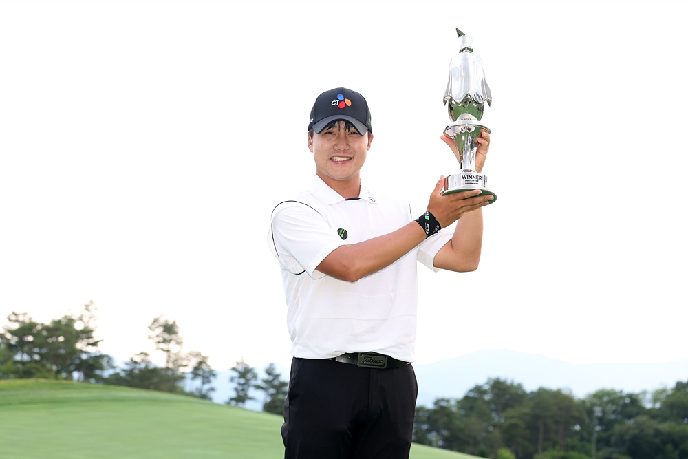 한국오픈 챔프 김민규, 2년 만에 통산 2승…데상트 매치 제패(종합)