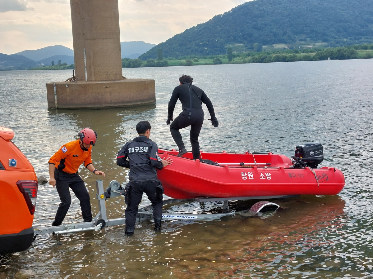 창원 낙동강서 보트 뒤집어져…40대 심정지 상태 이송