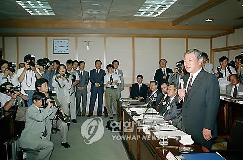 나흘만에 입 연 최태원…'질적 성장' 의지 밝히며 정면돌파 나서