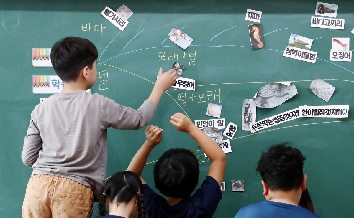 [지방소멸 경고등] 폐교 위기에 딸과 생이별…섬마을 '기러기 아빠'의 사연