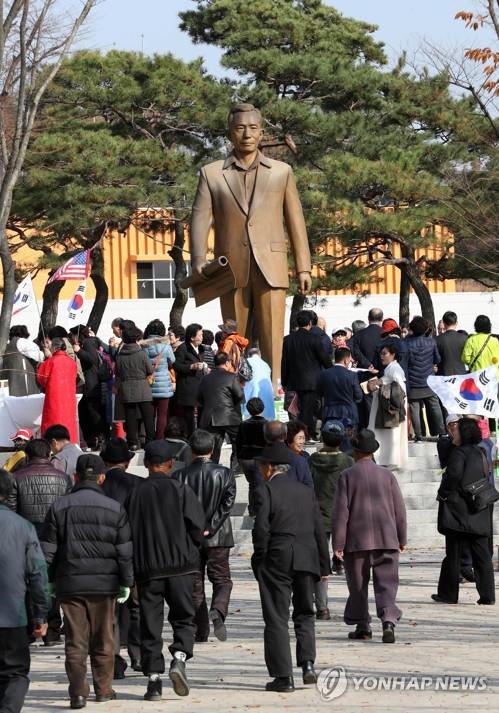 대구시, 박정희 전 대통령 동상 설치 작가 공모