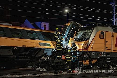 체코서 고속열차·화물열차 정면충돌…최소 4명 사망, 23명 부상