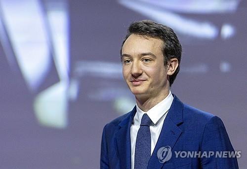 LVMH 회장 넷째, 지주회사 대표에…블랙핑크 리사와 열애설도