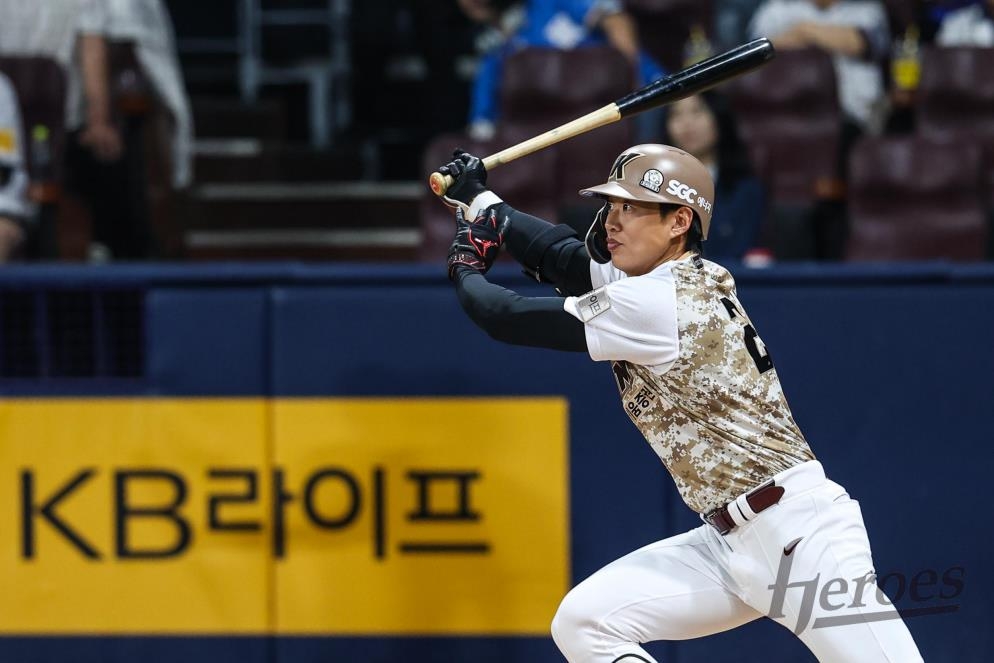 최하위 키움, 삼성에 대승…송성문 3안타 5타점