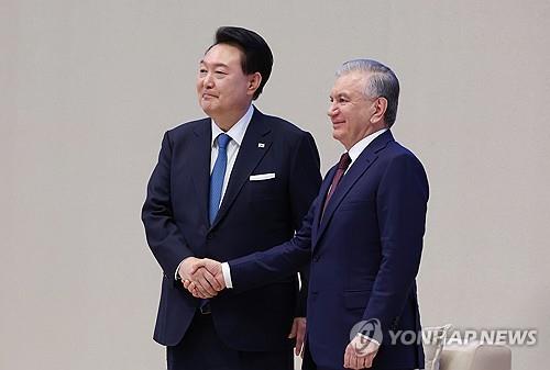 /尹대통령 "중앙아 핵심국 우즈베크와 함께 미래로 나아갈 것"(종합)