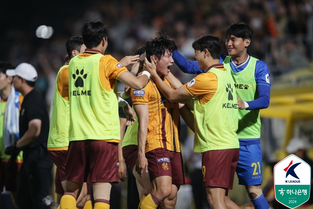 K리그1 강원, 수원FC 3-1 격파 '7년 만에 5연승+첫 선두 등극'(종합)