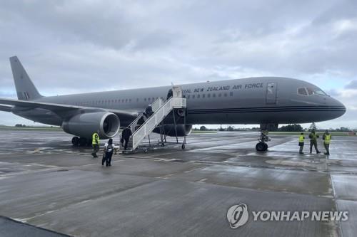 뉴질랜드 총리 전용기 또 고장…日 가다가 민간항공기 갈아타