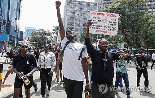 케냐 나이로비서 세금인상 항의 시위…"수십명 체포"