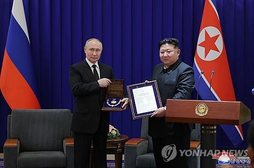 정부 "북러 군사협력 강화 규탄…우크라 무기 지원 재검토"(종합)