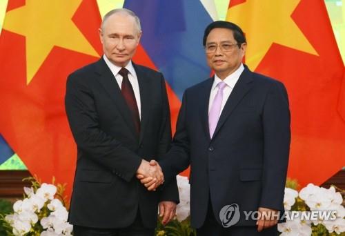 주미 러 대사 "푸틴의 북한·베트남 방문, 美정책 실패 보여줘"