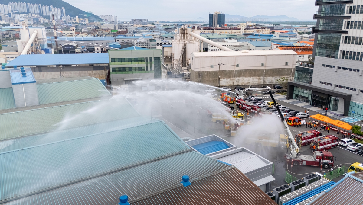 [르포]"제2의 아리셀 화재 막자" 부산 이차전지 공장서 소방 훈련