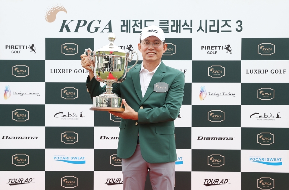 이영기, KPGA 레전드 클래식 시리즈 3 우승…시니어 투어 4승째