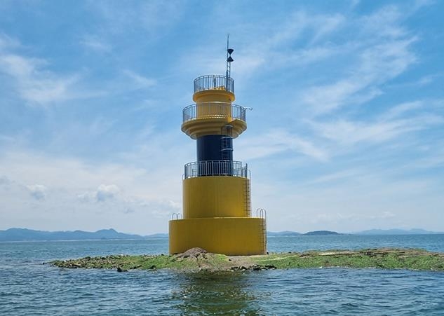 부안군 모항 암초에 항로표지 설치…"14km 거리서도 보여"