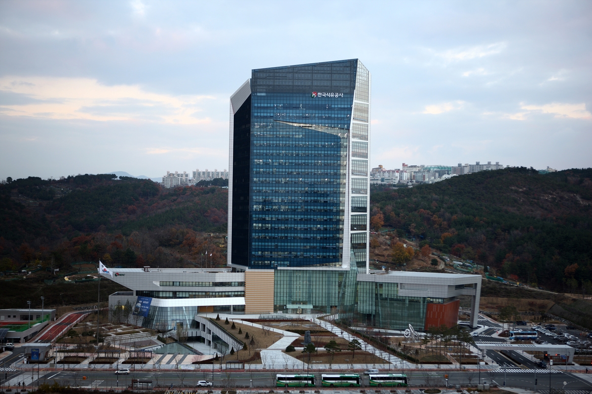 작년 한국 원유수입 2.5% 감소…중동 의존도 72%로 높아져