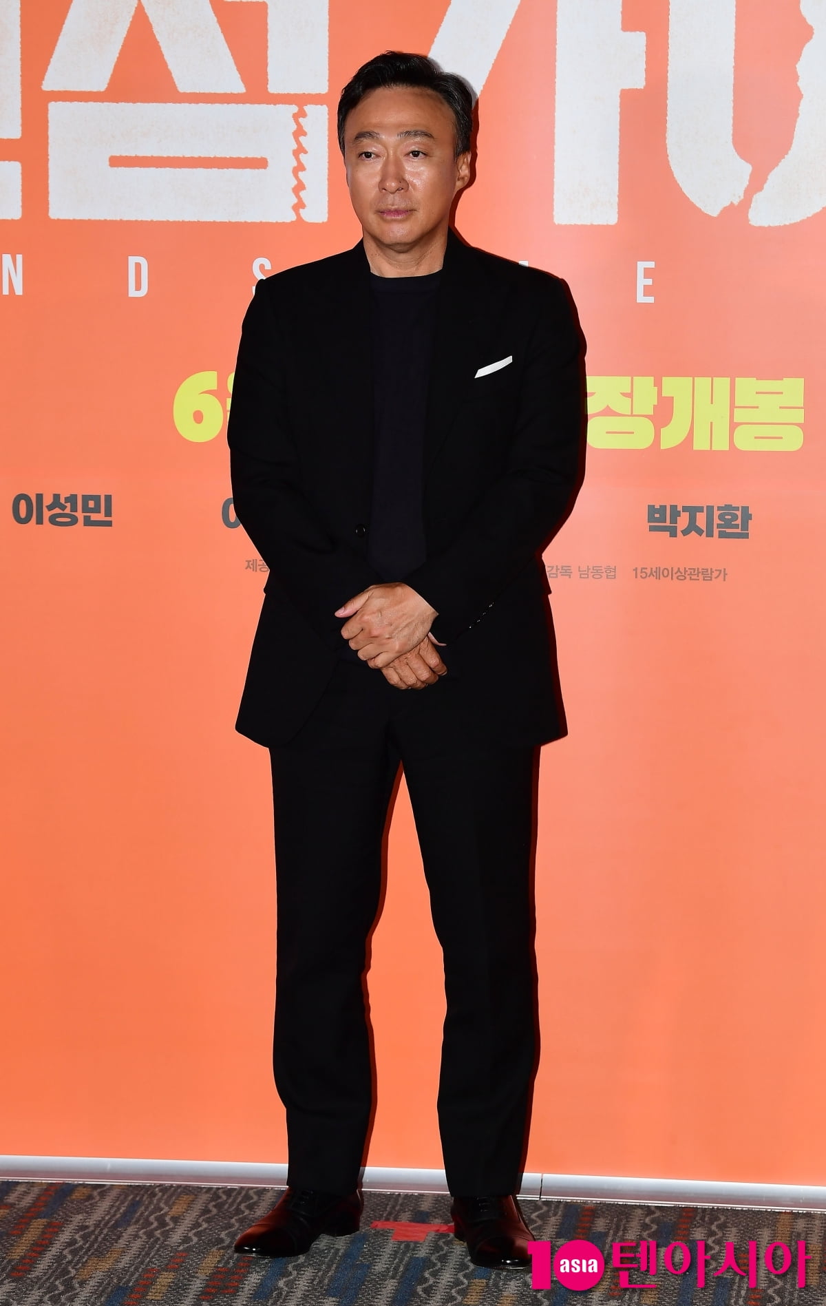 [TEN포토]이성민 '포즈는 다소곳하게'