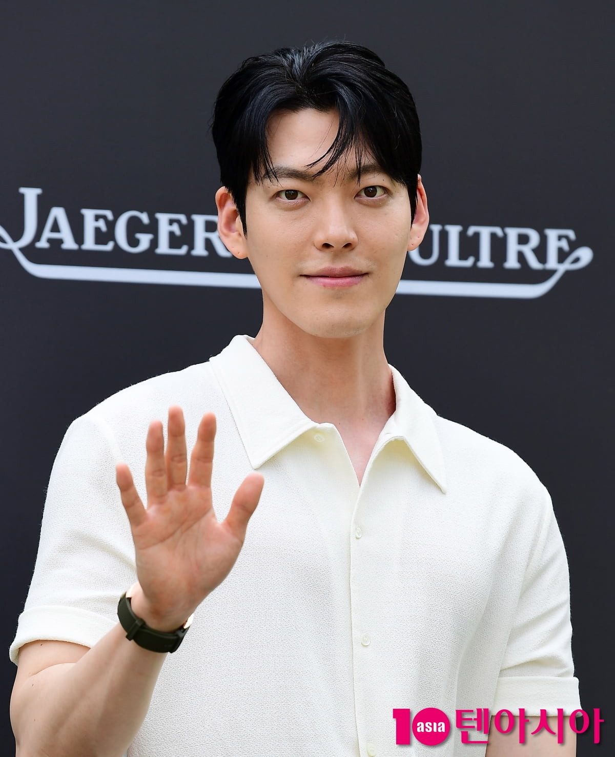 [TEN포토]김우빈 '손바닥 보다 작은얼굴'