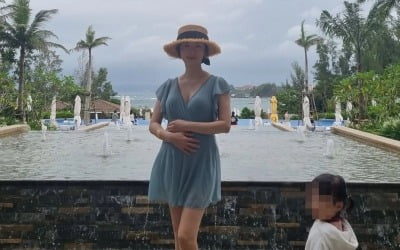 '둘째 임신' 이정현, 배가 벌써 나왔나…송윤아→소유진 축하