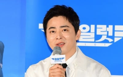 조정석 "여장 위해 7kg 감량…날렵한 턱선? 시술 아냐, 마사지 받아" ('파일럿')