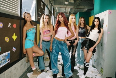 KATSEYE makes global debut with the name tag ‘Hive American Girl Group’