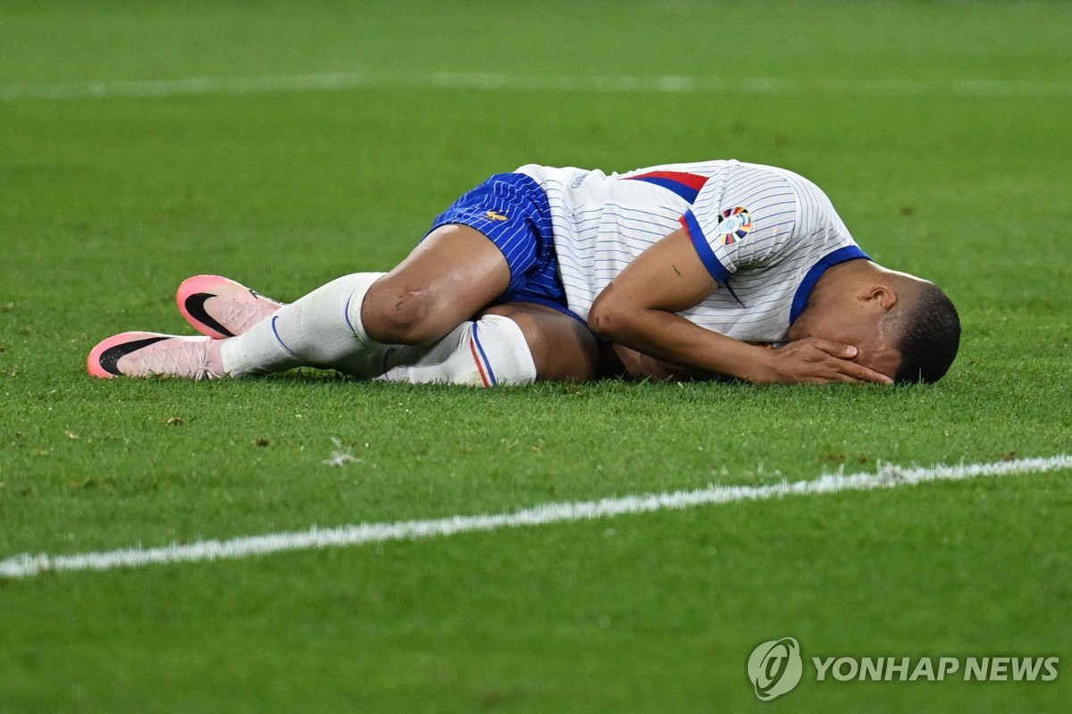 프랑스축구협회장 "음바페, 코 수술은 피해…네덜란드전 불투명"