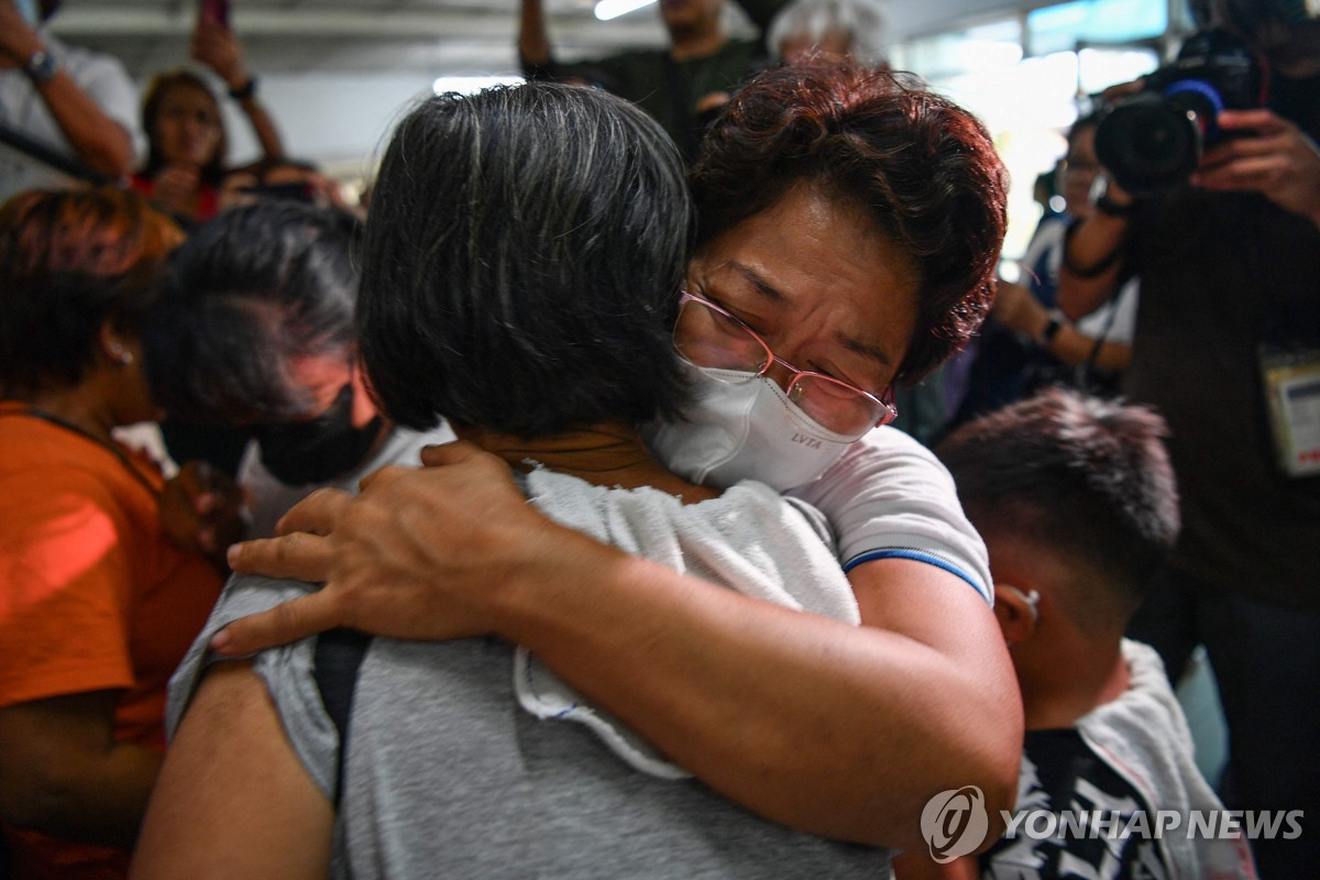 '마약과의 전쟁'서 父子 살해 필리핀 경찰관 4명 징역형