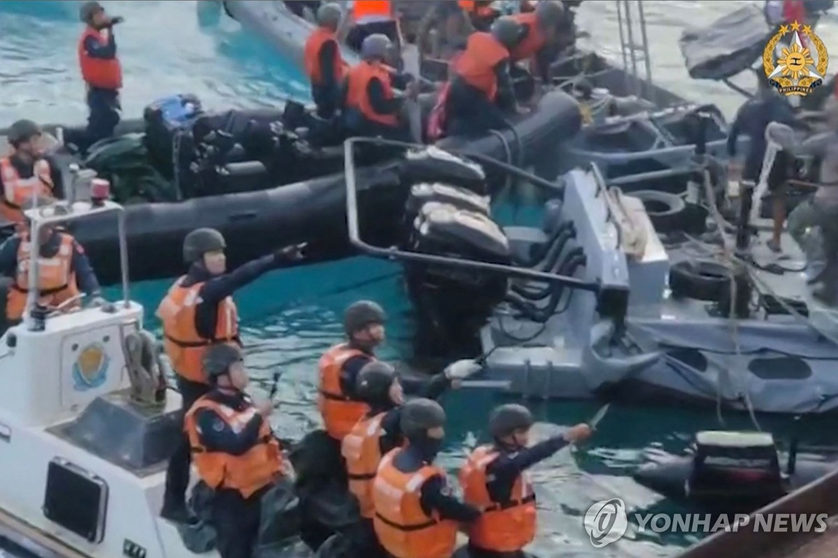중국, 남중국해서 상륙함 훈련…세계 최대 해경함도 순찰
