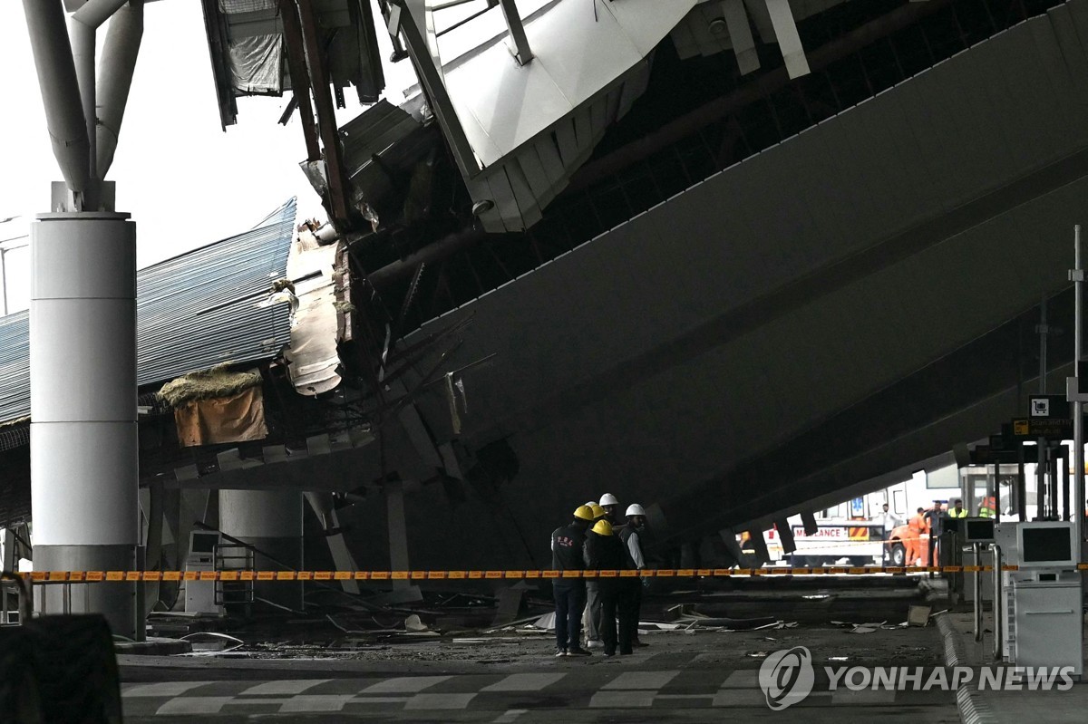 폭우에 공항 파손…"모디 印총리 인프라 안전에 의문 제기돼"