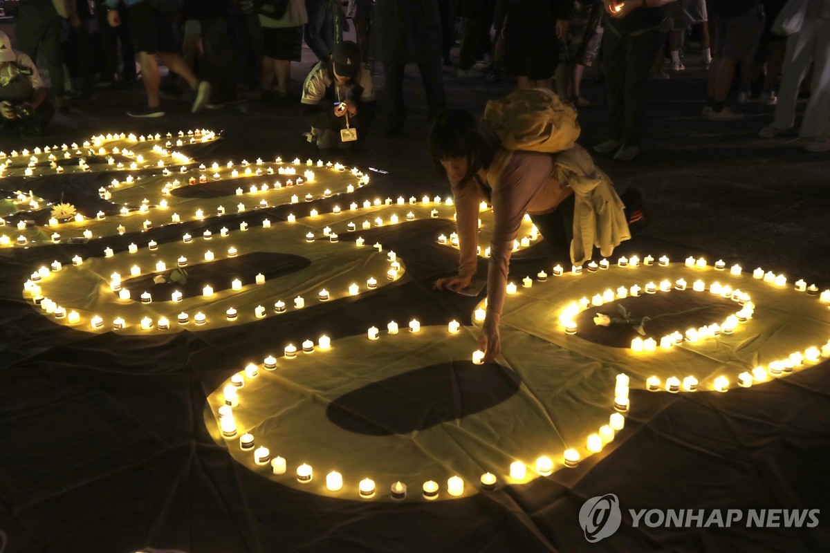 과거 톈안먼 추모집회장소 거닌 홍콩 서방외교관들…中 "도발"(종합)