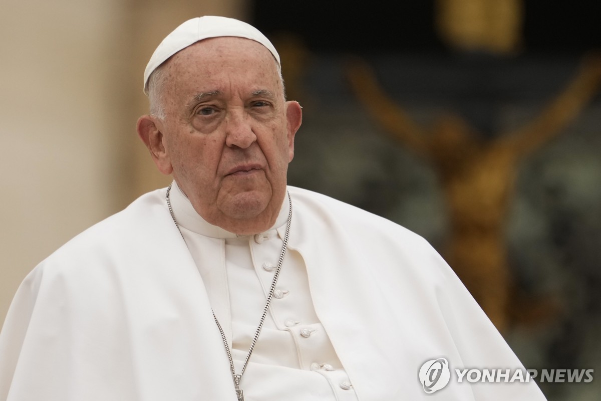 교황에 '사탄의 하인' 비판하던 보수 대주교 파문 위기
