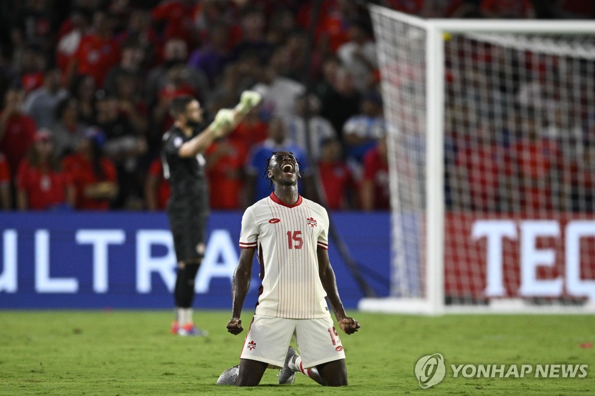 메시 빠지자 마르티네스 멀티골…아르헨, 3승으로 코파 8강 진출