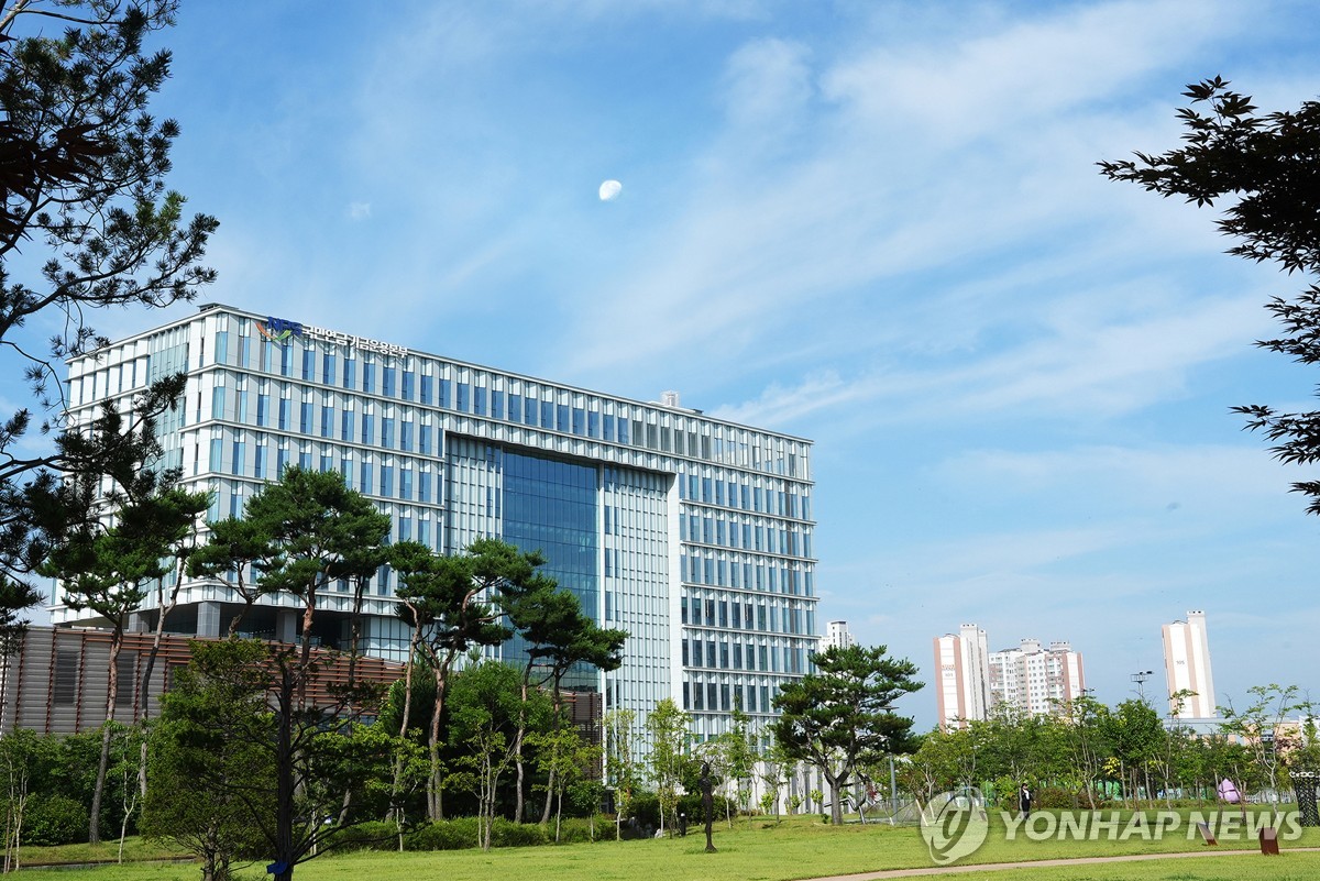 [퇴직연금 20년] ②"법정연금 걸맞게 퇴직연금 운용도 공적 성격 강화해야"