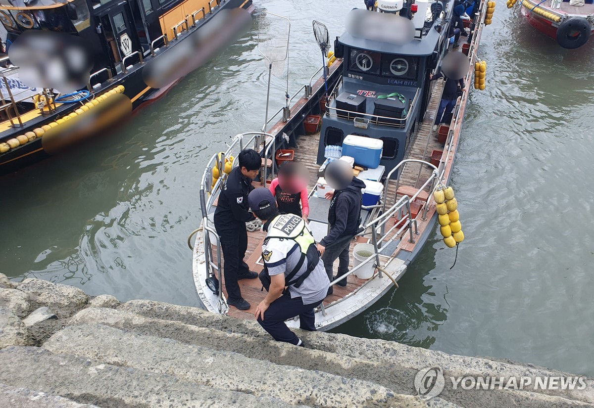 동생 신발 주우려다 떠내려간 11살 여아…어선에 구조