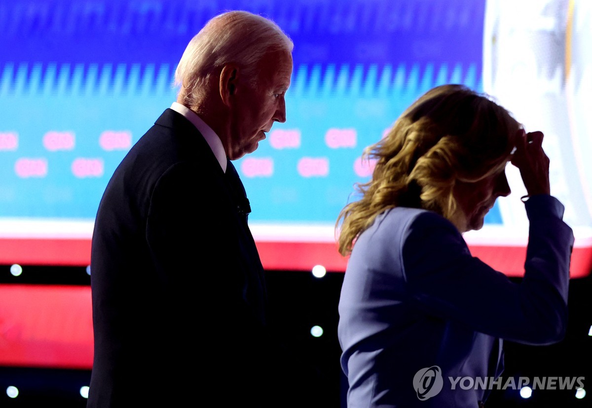 "바이든 사퇴 여부는 아내가 결정"…美언론 영부인 역할 주목