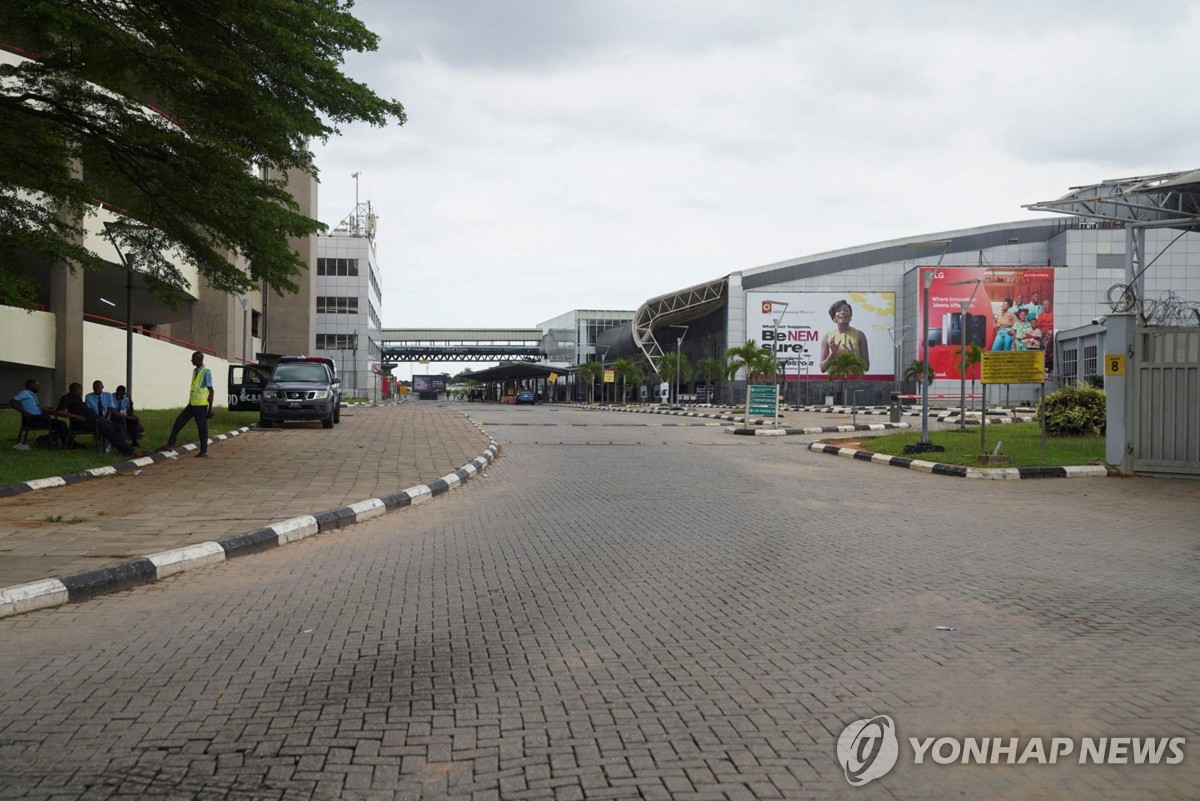 "월급으로 하루 빵 한조각도 못사"…총파업에 멈춰선 나이지리아