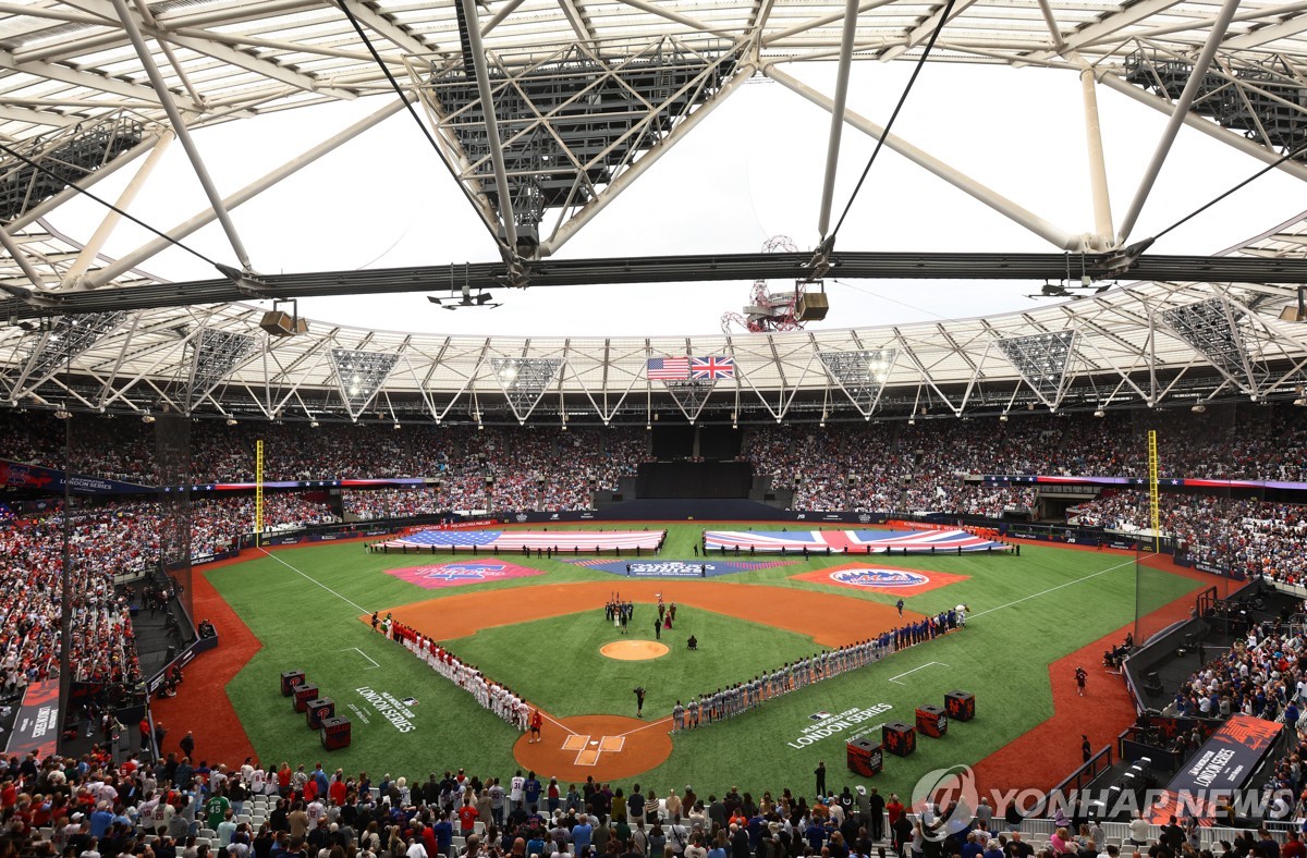 MLB 최초의 '포수∼1루수 땅볼 병살타'로 막 내린 런던 시리즈