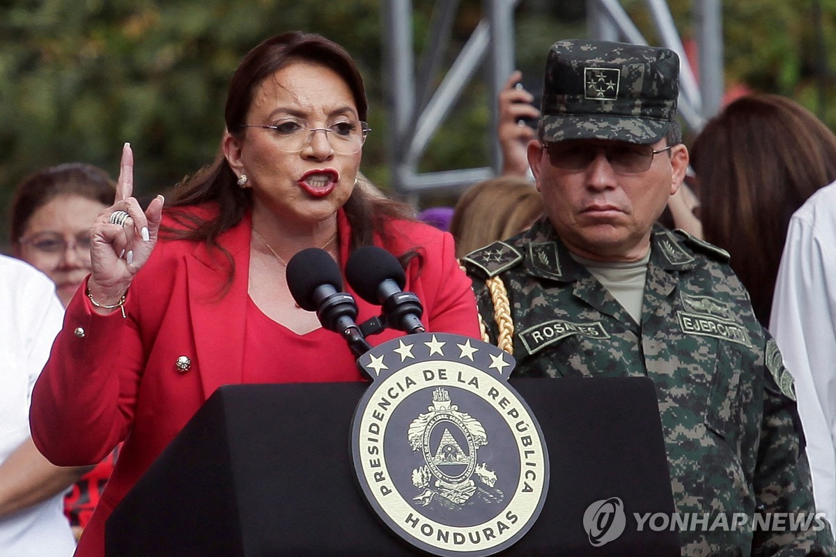 '엘살바도르 이웃' 온두라스도 대형 교도소에 갱단원 가둔다