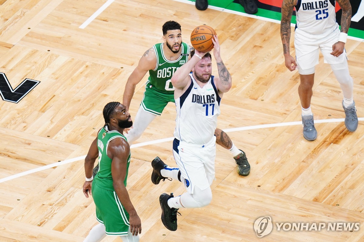 보스턴, 16년 만에 NBA 정상·역대 최다 18회 우승…MVP 브라운(종합)