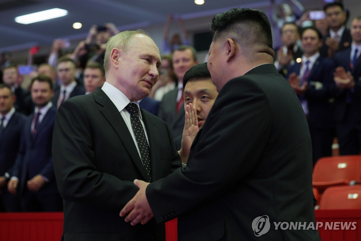 [북러 회담] 김정은과 더 끈끈해진 푸틴, 서방과 대립각 높여