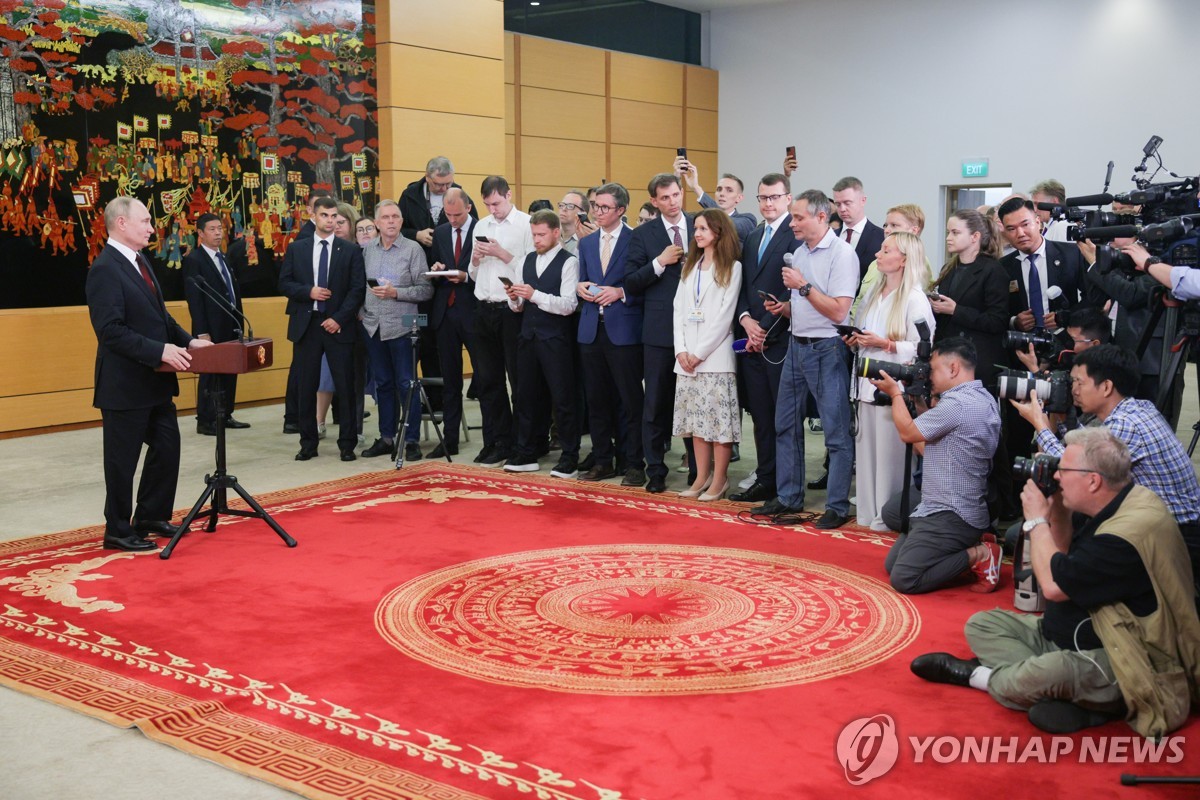 푸틴 "한국, 우크라에 살상무기 제공하면 아주 큰 실수"