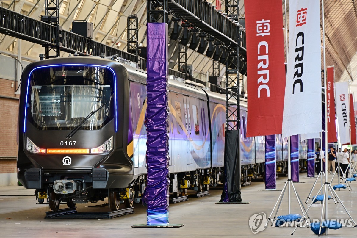 中, '더 가볍고 에너지 덜쓰는' 탄소섬유 열차 세계 첫 공개
